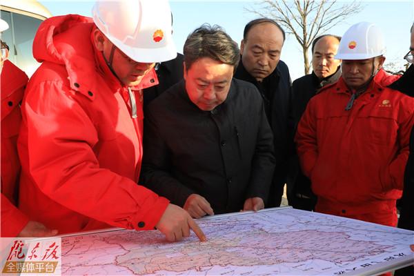 盧小亨在西峰區(qū)調(diào)研天然氣管線建設和冬季保供工作