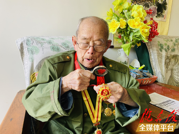 【光榮在黨50年】徐連江：“永遠(yuǎn)跟黨走，永遠(yuǎn)都愛國！”