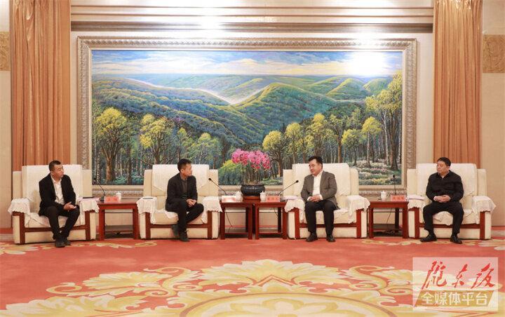 黃澤元周繼軍與阿里巴巴集團(tuán)副總裁、阿里云全球銷售總裁蔡英華一行座談