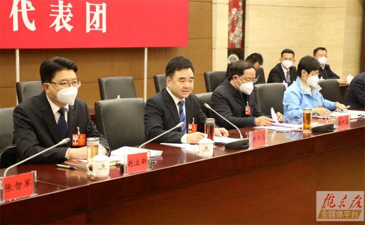 黃澤元在審議省政府工作報(bào)告時指出 加快推動老區(qū)振興發(fā)展讓人民生活過得更好 在建設(shè)幸福美好新甘肅中展現(xiàn)慶陽擔(dān)當(dāng)作為