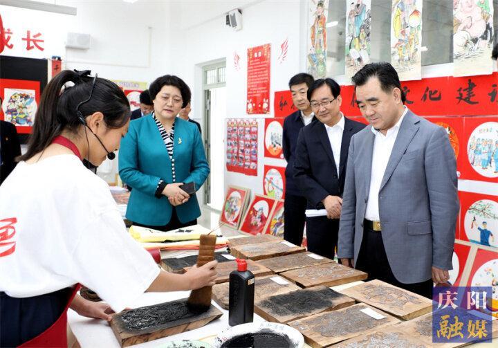 向全市少年兒童致以節(jié)日祝福！黃澤元開展“六一”國(guó)際兒童節(jié)慰問活動(dòng)