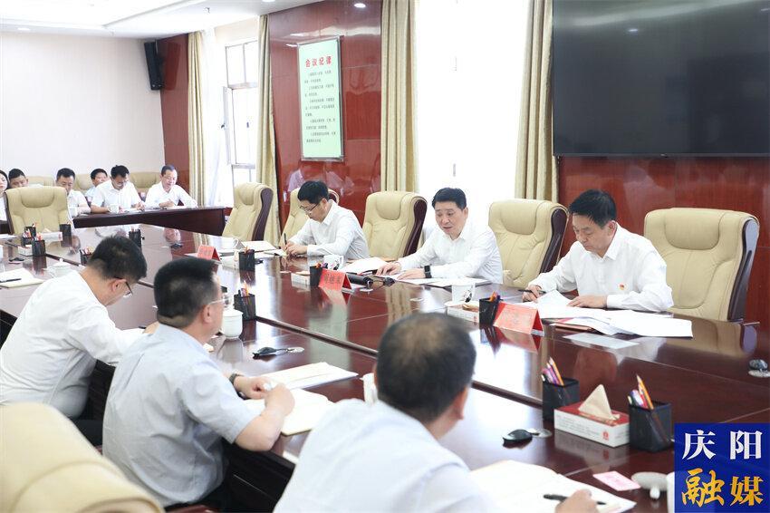周繼軍參加市政府辦公室黨支部主題黨日活動時指出 把牢政治方向 堅定為民立場 擔(dān)當(dāng)實干推動慶陽高質(zhì)量發(fā)展