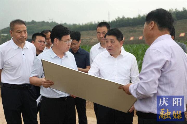 周繼軍在寧縣調(diào)研招商引資重大項目落地保障工作時強調(diào) 堅持項目為王 高效對接服務(wù) 以招商引資大突破引領(lǐng)縣域經(jīng)濟(jì)高質(zhì)量發(fā)展