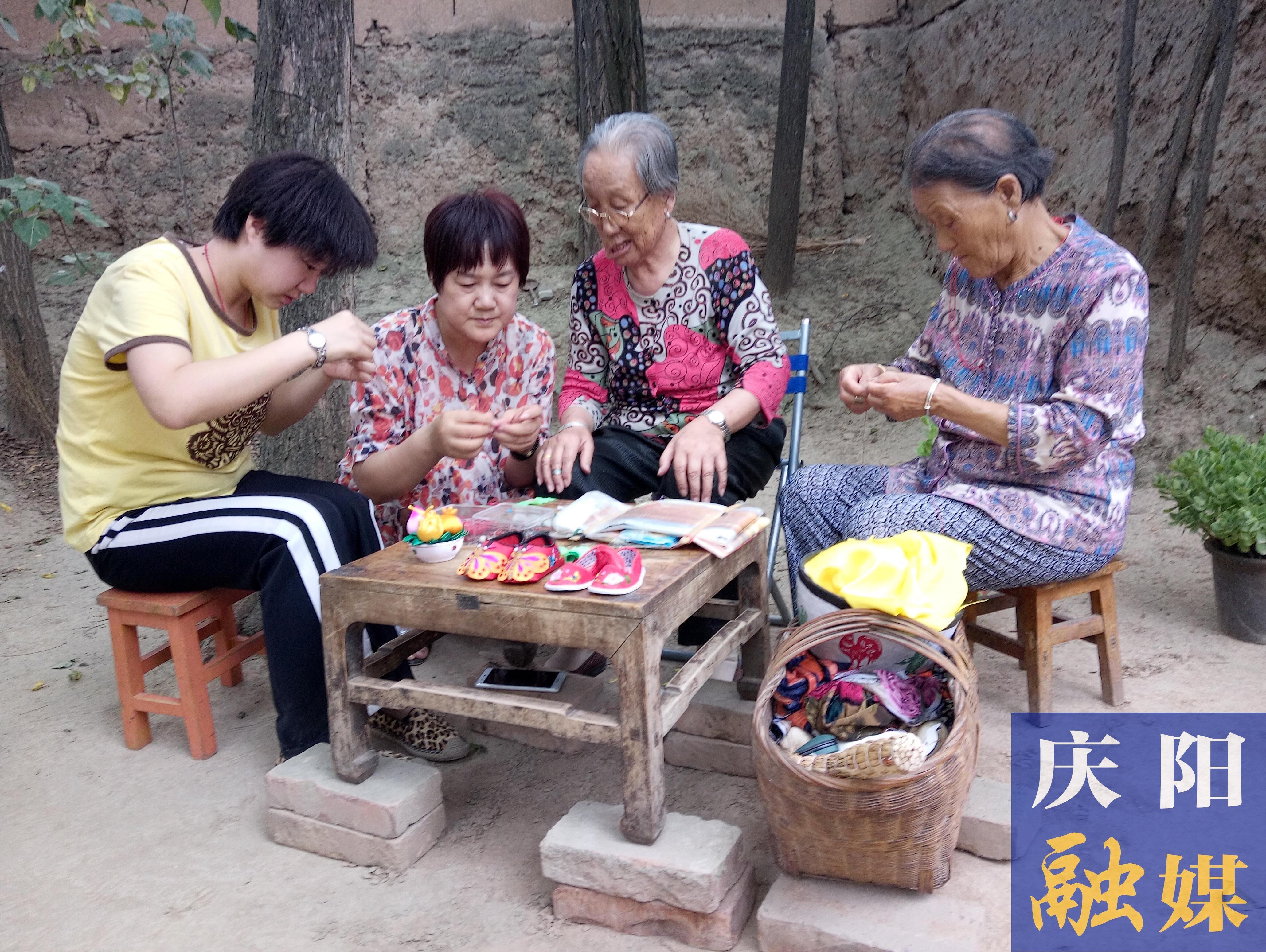 【中國民俗風 慶陽香包情】賀梅英:一雙巧手“繡”出藝術(shù)人生