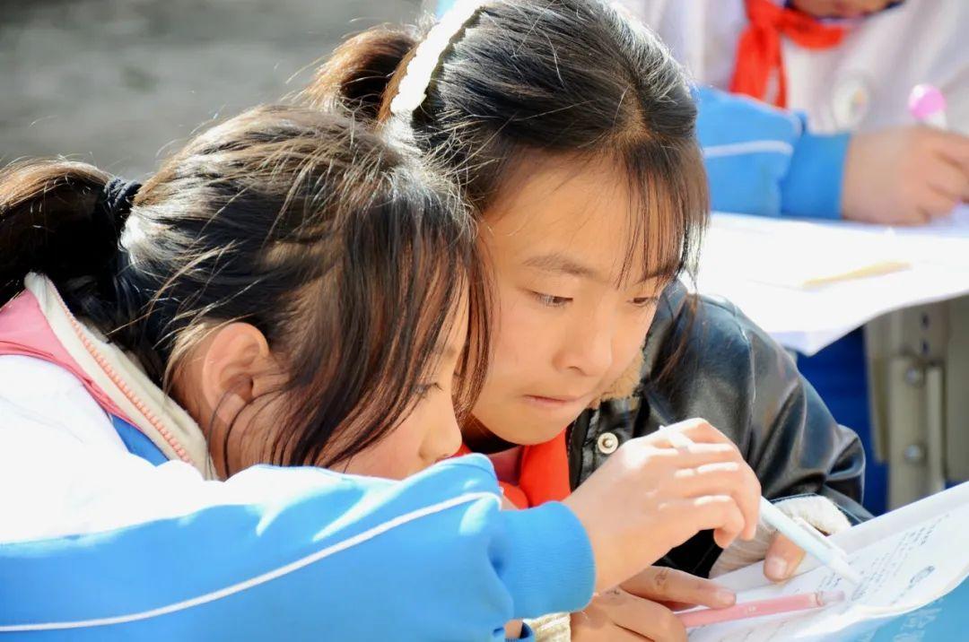 周末聊一會兒 | 陪讀打卡，你被孩子五花八門的“作業(yè)”拿捏了嗎？