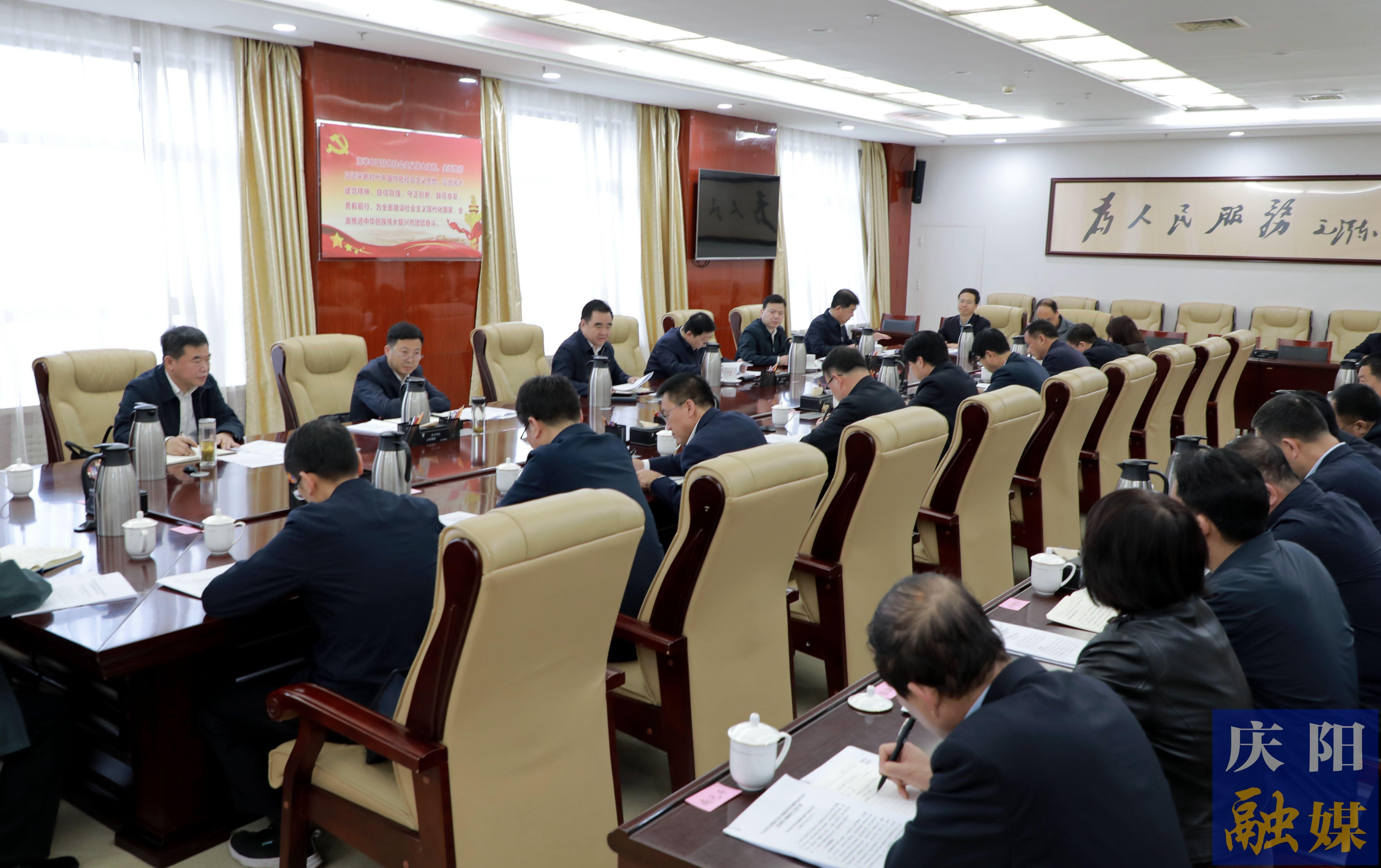 黃澤元在市委主題教育領(lǐng)導(dǎo)小組會議上強(qiáng)調(diào) 面面俱到步步深入確保主題教育取得實效 層層落實真正見效推動各項工作再上臺階