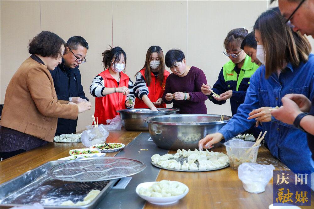 【攝影報道】冬至大如年，人間小團圓！西峰區(qū)寧縣西路社區(qū)熱氣騰騰過冬至