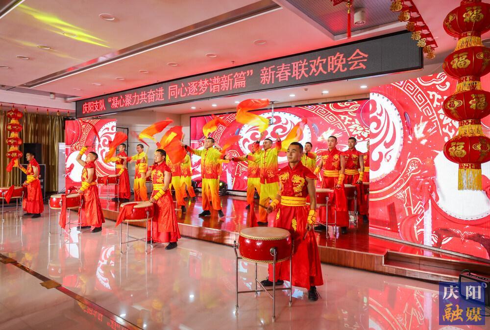 【攝影報(bào)道】武警慶陽支隊(duì)“凝心聚力共奮進(jìn)·同心逐夢譜新篇”新春聯(lián)歡晚會舉行