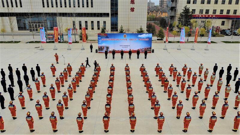 慶陽(yáng)消防舉行全市消防救援隊(duì)伍2024年度“火藍(lán)尖兵”比武對(duì)抗賽開幕式