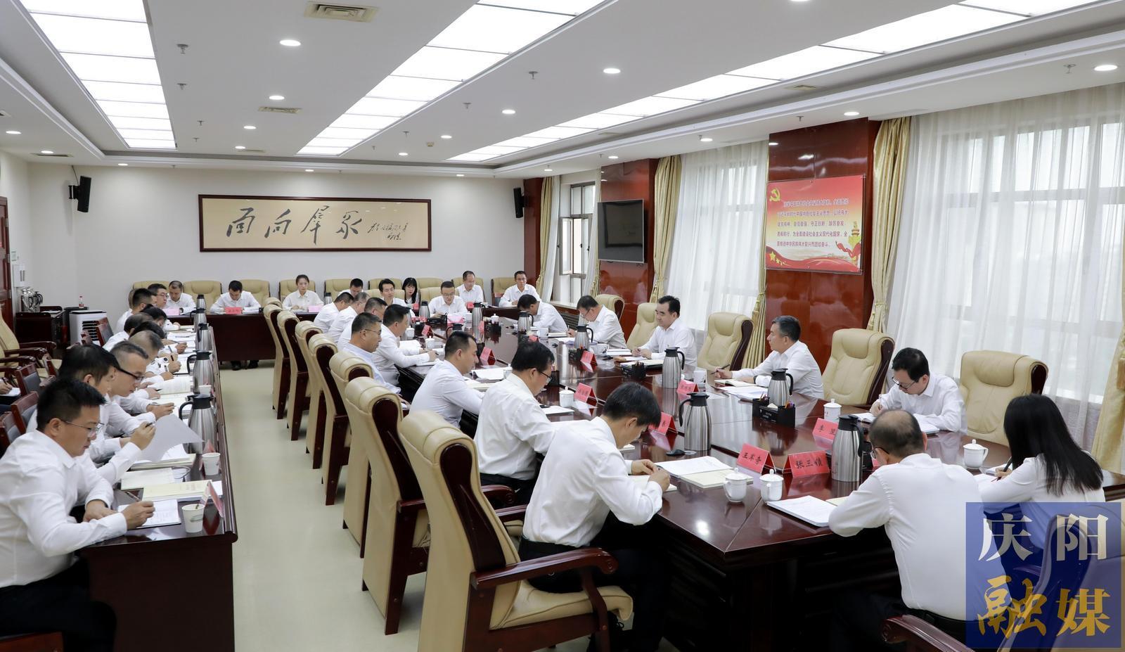 黃澤元在市委辦公室黨總支講專題黨課 勉勵(lì)全體黨員在知紀(jì)明紀(jì)上下功夫，在增強(qiáng)自覺上常修煉，在工作質(zhì)量上見實(shí)效，切實(shí)把黨紀(jì)學(xué)習(xí)教育成效轉(zhuǎn)化為擔(dān)當(dāng)作為、干事創(chuàng)業(yè)的強(qiáng)大動(dòng)力