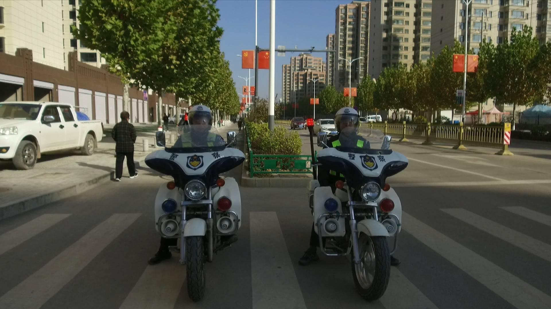 合水縣公安局交警大隊(duì)開展校園周邊接送學(xué)生車輛專項(xiàng)整治行動
