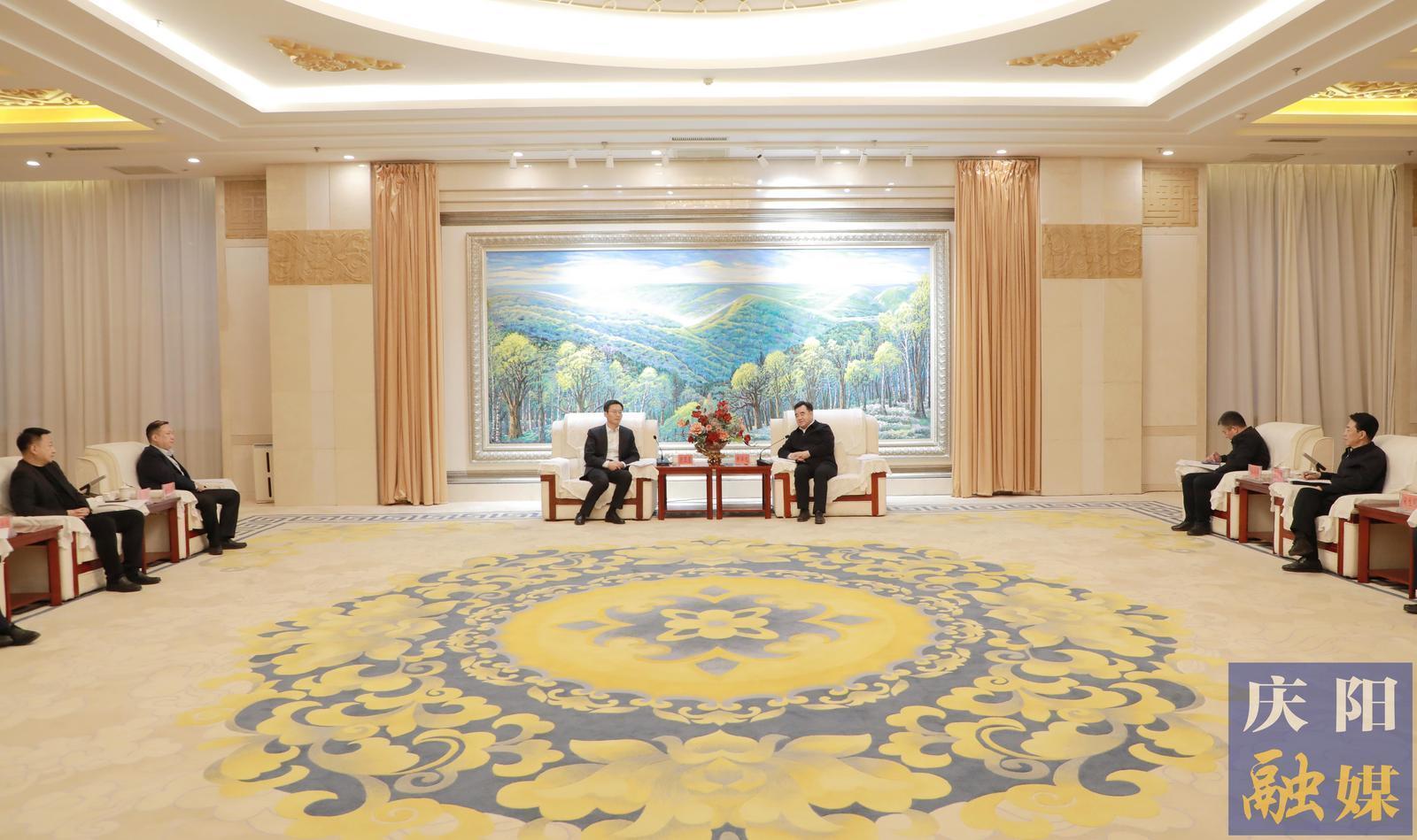 黃澤元與交通銀行甘肅省分行黨委書記、行長方衛(wèi)星一行座談
