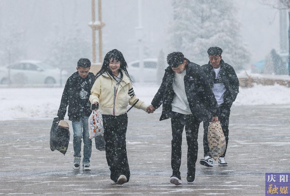 【攝影專題】風(fēng)雪兼程，回家過(guò)年！