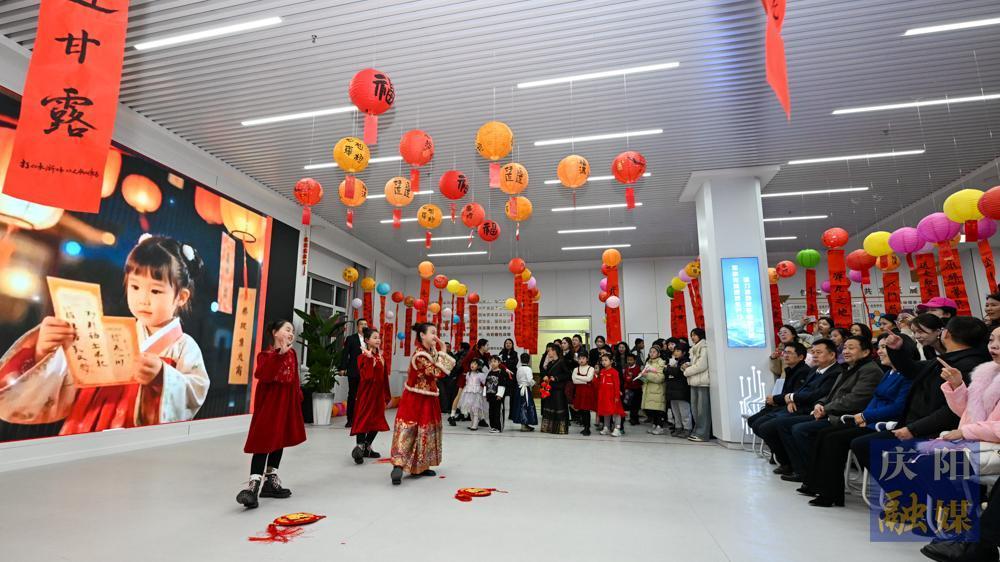 【攝影報(bào)道】賞燈猜謎歡樂(lè)多  慶陽(yáng)市財(cái)政局與西峰區(qū)育才路社區(qū)共慶元宵佳節(jié)