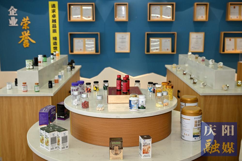 【攝影報(bào)道】寧縣蘋(píng)果產(chǎn)業(yè)鏈穩(wěn)步發(fā)展  多元化產(chǎn)品走向國(guó)際市場(chǎng)