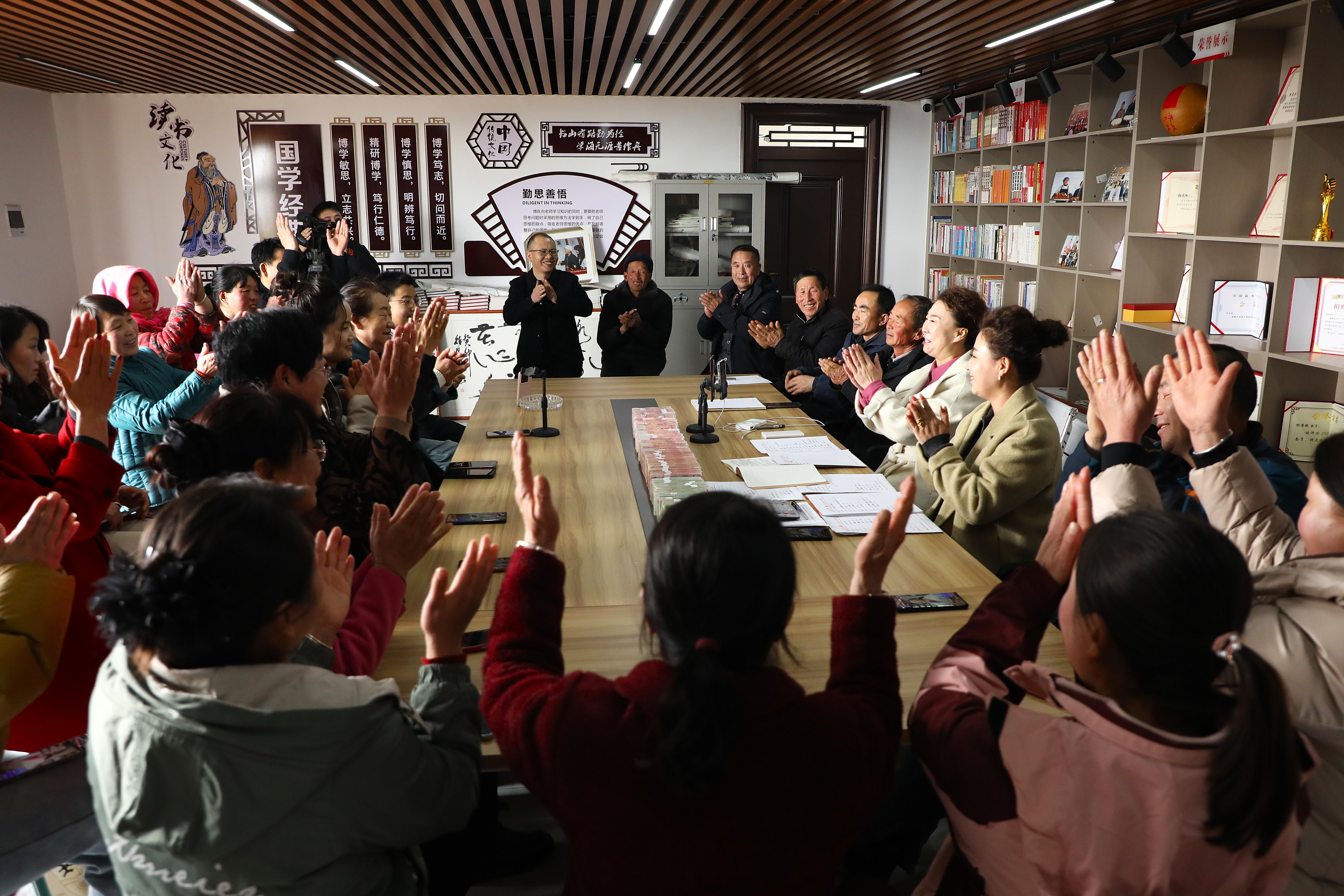 二月二，分紅“盛宴”開(kāi)啟幸福新篇 ——環(huán)縣莊子峁生態(tài)農(nóng)莊30戶(hù)農(nóng)戶(hù)喜提73萬(wàn)元“紅包”