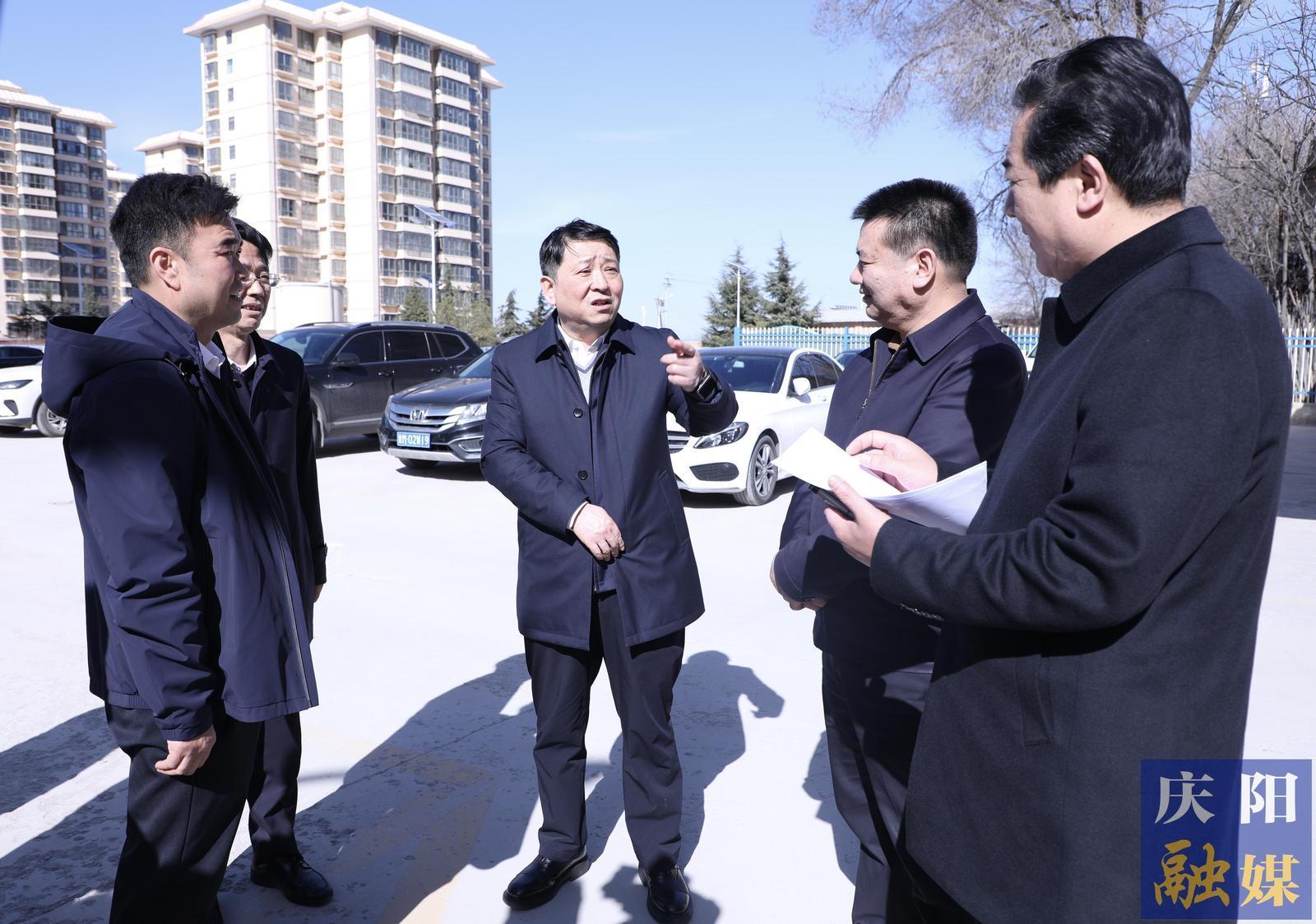 周繼軍在西峰區(qū)調(diào)研踏勘重點項目建設工作