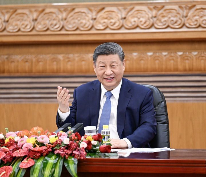 一見(jiàn)·通過(guò)這場(chǎng)會(huì)見(jiàn)，讀懂中國(guó)何以被視為“確定性的綠洲”