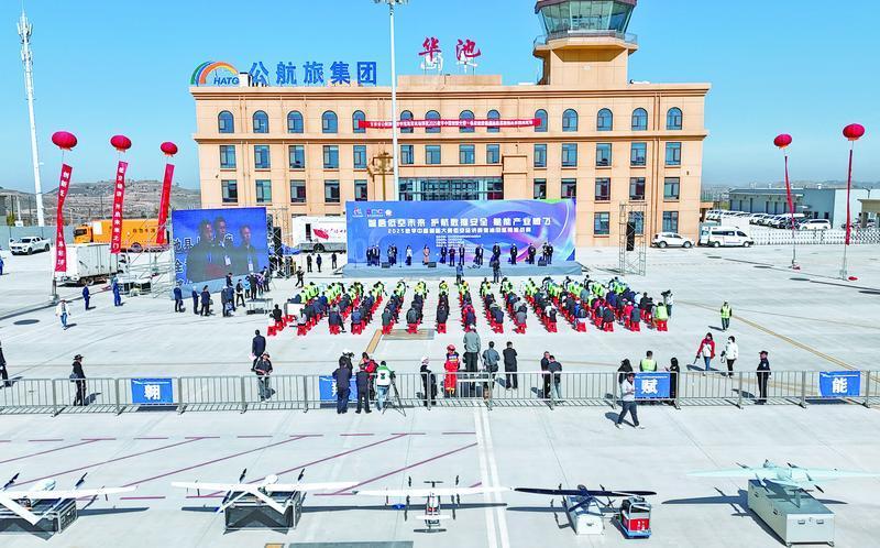 2025數(shù)字中國創(chuàng)新大賽·低空經(jīng)濟賽道·特別報道丨無人機秒變“巡檢尖兵”！全國首次油田巡檢挑戰(zhàn)賽在慶陽舉行